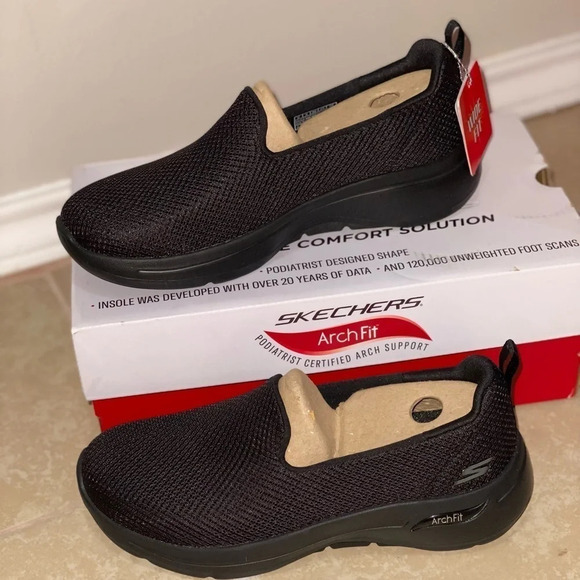 Skechers Women Shoes Black Go walk Arch Fit size 6 Slip on - Picture 8 of 9